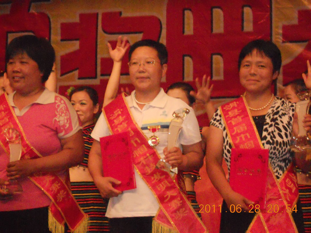 2011.6.28發(fā)明人徐貴閣滑縣巾國科技發(fā)明頒獎(jiǎng)現(xiàn)場